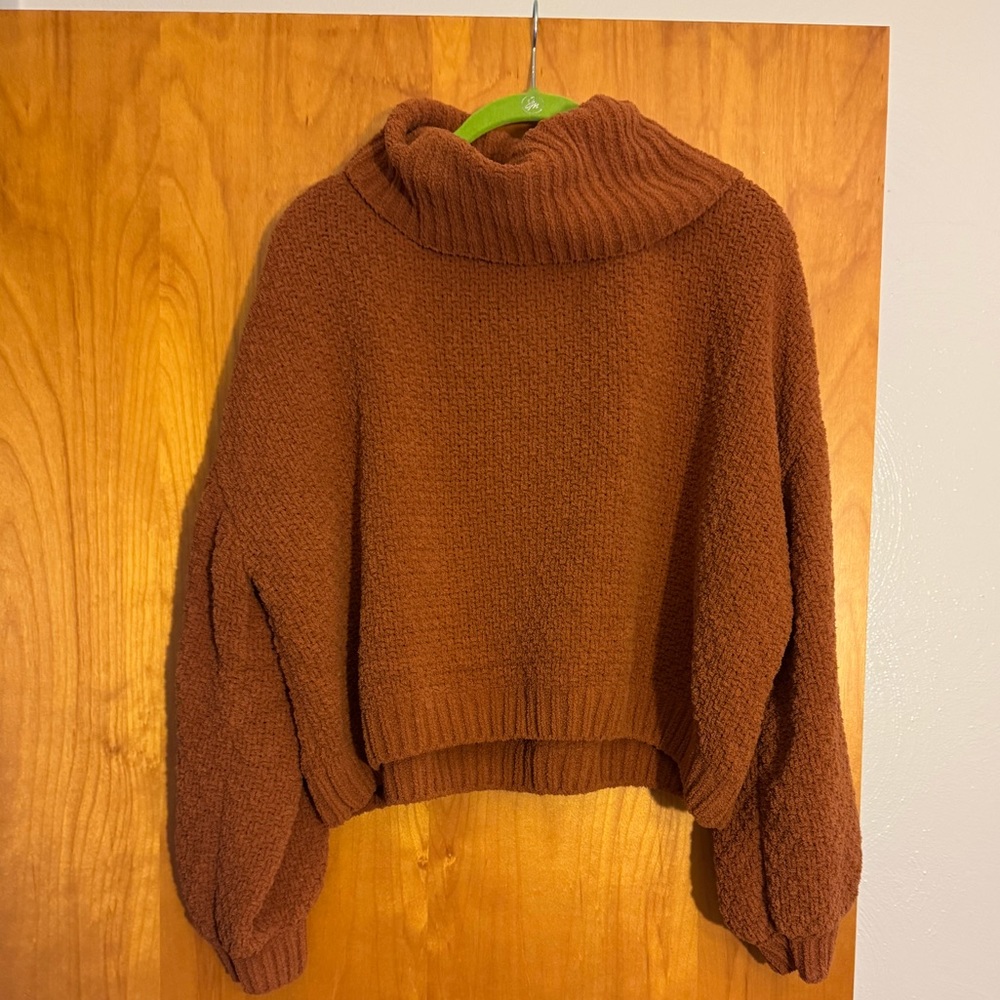 Moon & Madison ladies size M cropped oversized cowlneck bubble sleeve sweater